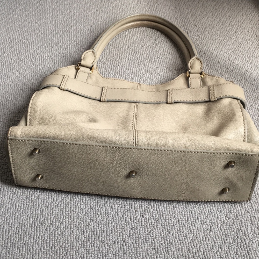Burberry Leather Tote Bag w/belt - Picture 6 of 6